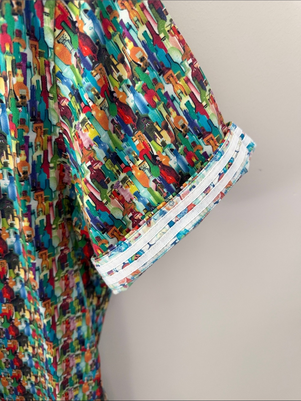 Robert Graham Multicolor Figurine-Print Short Sleeve Shirt - Picture 2 of 6